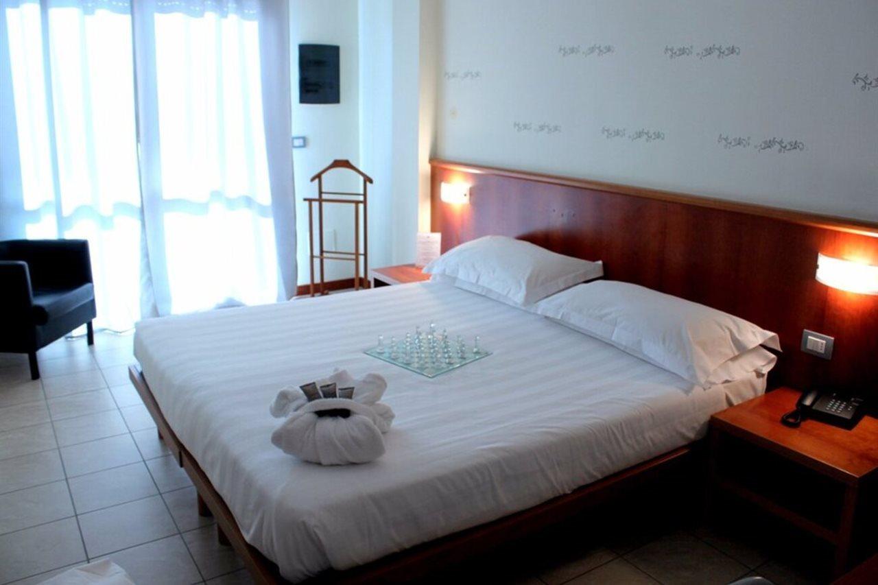 Leonardo Hotel Parma Kültér fotó